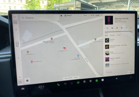 Tesla Model S Plaid YOKE
