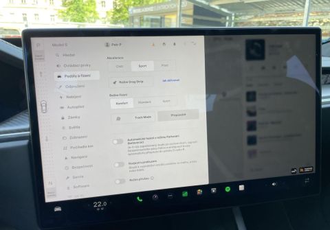 Tesla Model S Plaid YOKE