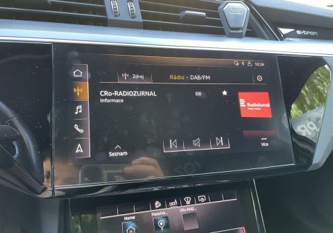 Audi e-tron 55 Quattro  Panorama HUD Tažné