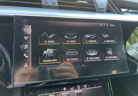 Audi e-tron 55 Quattro  Panorama HUD Tažné