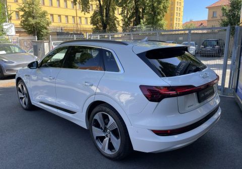Audi e-tron 55 Quattro  Panorama HUD Tažné