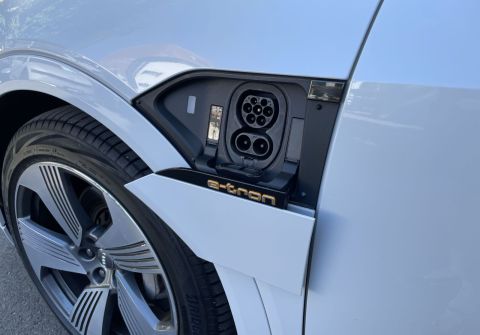Audi e-tron 55 Quattro  Panorama HUD Tažné