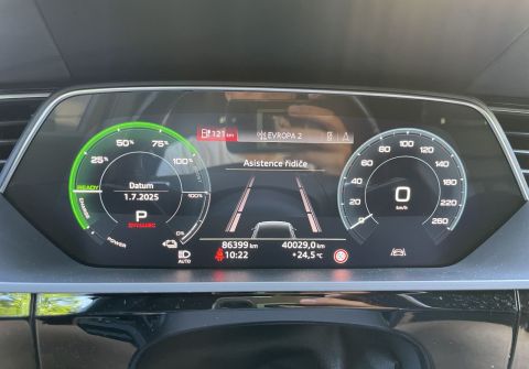 Audi e-tron 55 Quattro  Panorama HUD Tažné