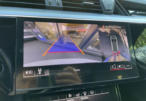 Audi e-tron 55 Quattro  Panorama HUD Tažné