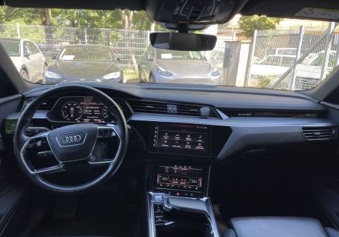 Audi e-tron 55 Quattro  Panorama HUD Tažné