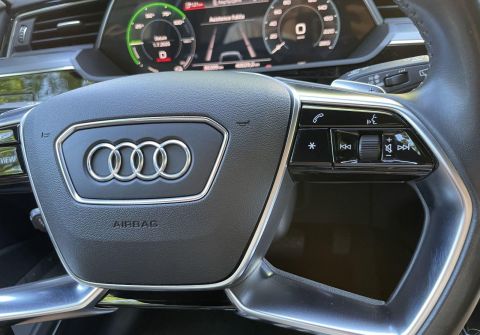 Audi e-tron 55 Quattro  Panorama HUD Tažné