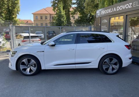 Audi e-tron 55 Quattro  Panorama HUD Tažné