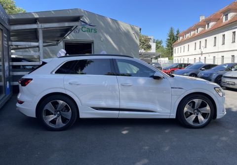 Audi e-tron 55 Quattro  Panorama HUD Tažné