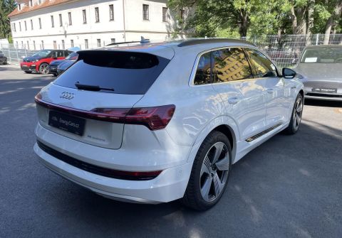 Audi e-tron 55 Quattro  Panorama HUD Tažné
