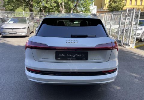 Audi e-tron 55 Quattro  Panorama HUD Tažné