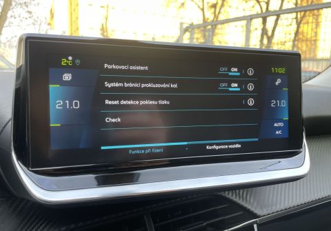Peugeot 2008 e-2008 Allure, 100kW