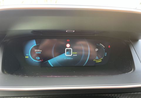 Peugeot 2008 e-2008 Allure, 100kW