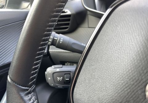 Peugeot 2008 e-2008 Allure, 100kW