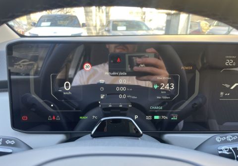 Kia EV3 AIR / 58,3 kWh / Tepelné čerpa