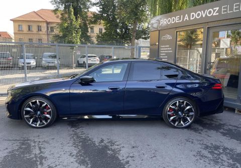 BMW i5 M60 B&W Panorama HUD