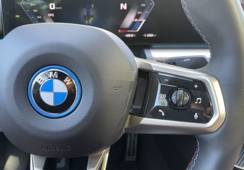 BMW i5 M60 B&W Panorama HUD