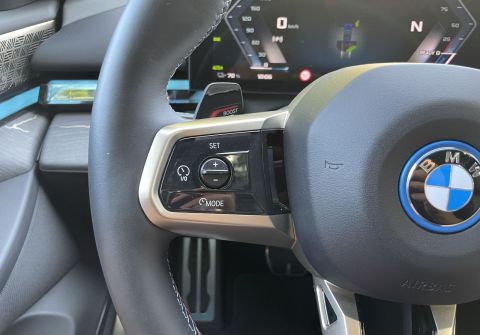 BMW i5 M60 B&W Panorama HUD
