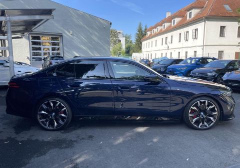 BMW i5 M60 B&W Panorama HUD
