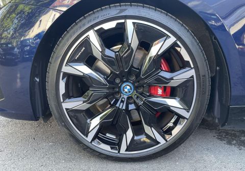 BMW i5 M60 B&W Panorama HUD