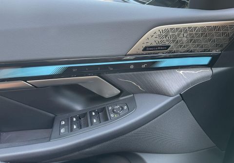 BMW i5 M60 B&W Panorama HUD