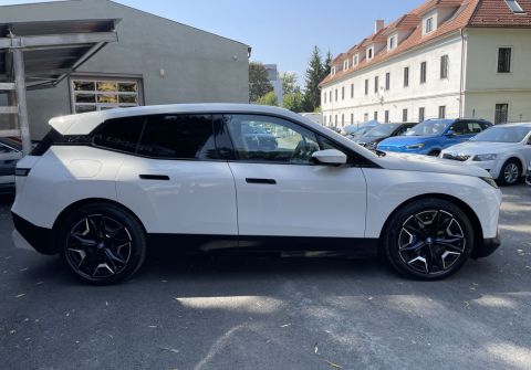 BMW iX xDrive40 H&K 360 Kamera
