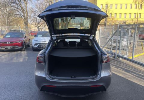 Tesla Model Y Long Range 4WD, 75kWh, ČR, PPF