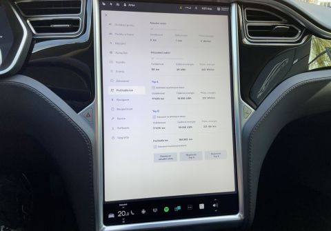 Tesla Model S S 85 / Free charging