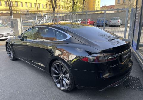 Tesla Model S S 85 / Free charging