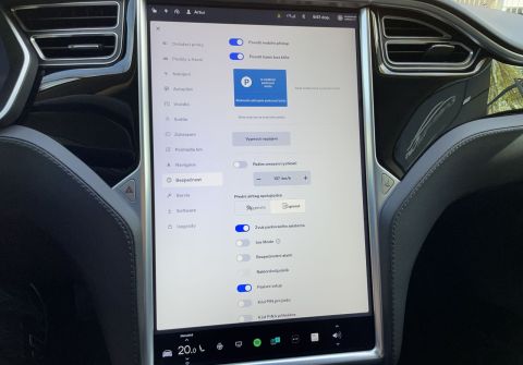 Tesla Model S S 85 / Free charging