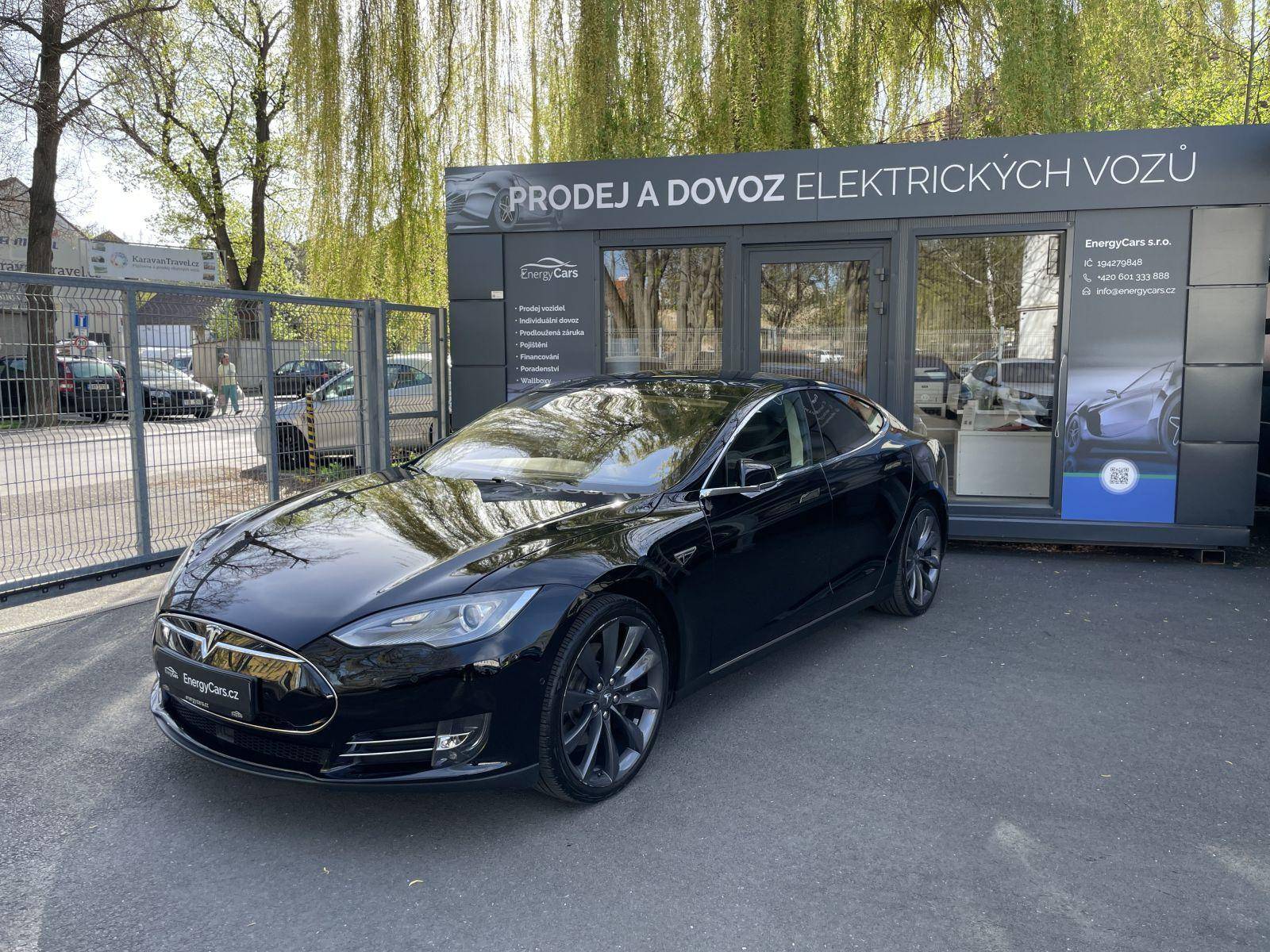 Tesla Model S S 85 / Free charging