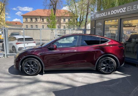 Tesla Model Y LR 4WD Vozidlo v přípravě