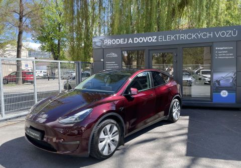 Tesla Model Y LR 4WD Vozidlo v přípravě