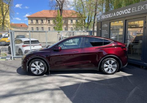 Tesla Model Y LR 4WD Vozidlo v přípravě