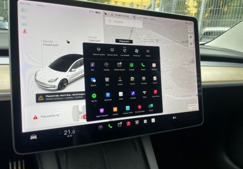 Tesla Model 3 SR, Baterie LFP 55 kWh