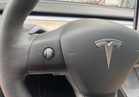 Tesla Model 3 SR, Baterie LFP 55 kWh