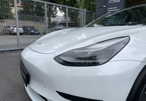 Tesla Model 3 SR, Baterie LFP 55 kWh