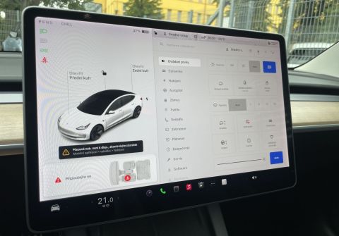 Tesla Model 3 SR, Baterie LFP 55 kWh