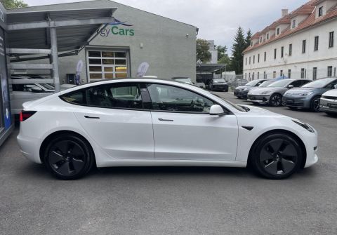 Tesla Model 3 SR, Baterie LFP 55 kWh