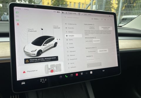 Tesla Model 3 SR, Baterie LFP 55 kWh