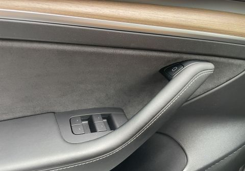 Tesla Model 3 SR, Baterie LFP 55 kWh