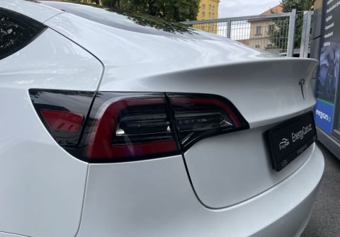 Tesla Model 3 SR, Baterie LFP 55 kWh