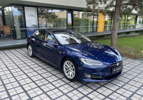 Tesla Model S 90D Panorama Free Charging