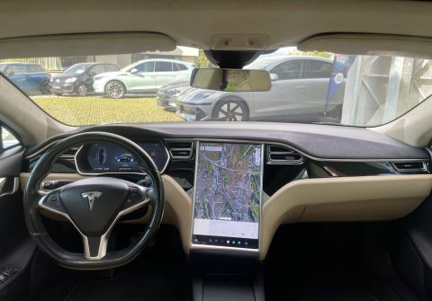 Tesla Model S 90D Panorama Free Charging