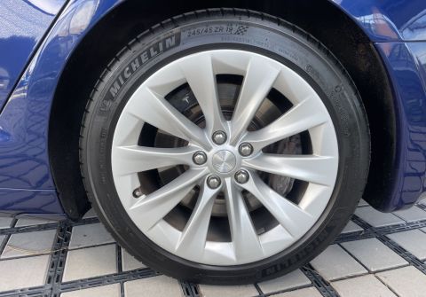 Tesla Model S 90D Panorama Free Charging