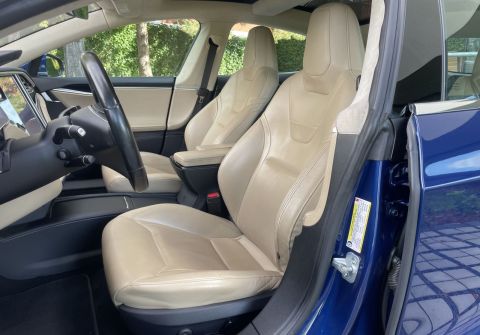 Tesla Model S 90D Panorama Free Charging