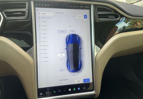 Tesla Model S 90D Panorama Free Charging