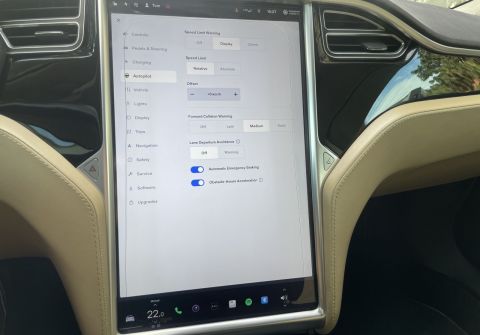 Tesla Model S 90D Panorama Free Charging