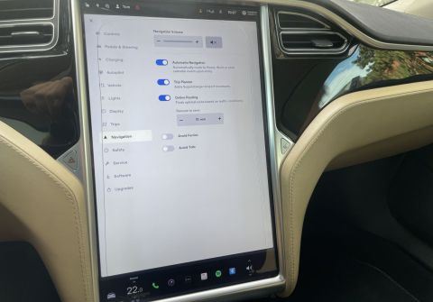 Tesla Model S 90D Panorama Free Charging