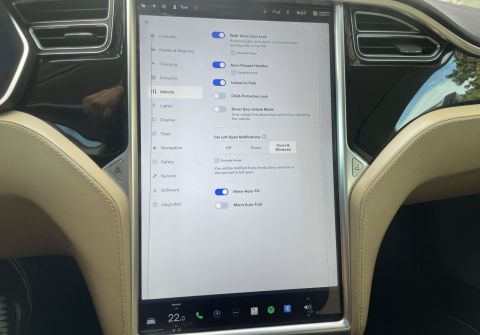 Tesla Model S 90D Panorama Free Charging