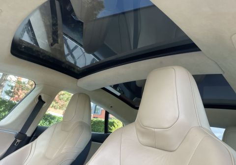 Tesla Model S 90D Panorama Free Charging